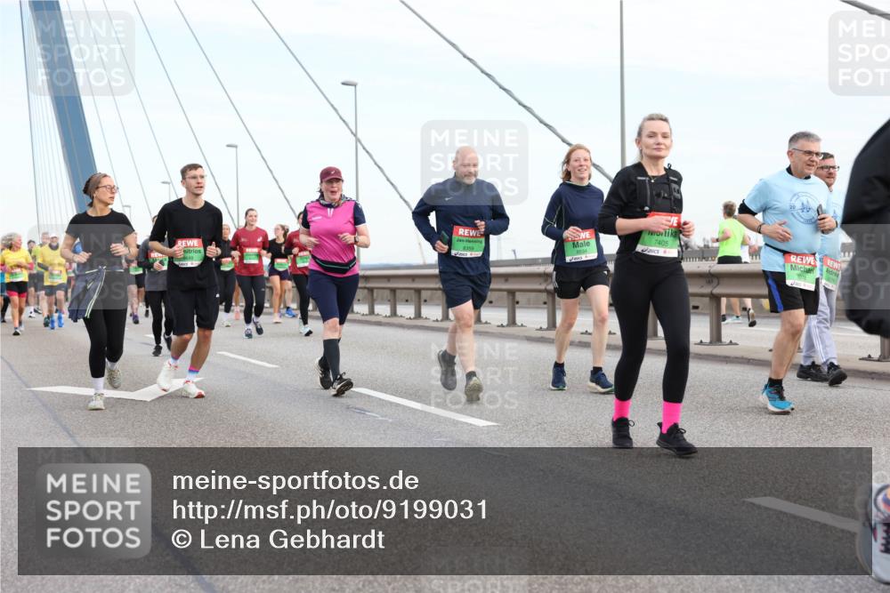 03.10.2025 - Köhlbrandbrückenlauf Lena Gebhardt http://msf.ph/oto/9199031 03.10.2025 15:36:53 Position 1 8359, 96, 48, 8534, 7405 meine-sportfotos.de
