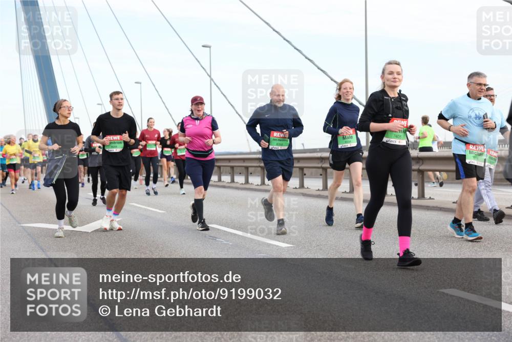 03.10.2025 - Köhlbrandbrückenlauf Lena Gebhardt http://msf.ph/oto/9199032 03.10.2025 15:36:53 Position 1 9648, 8359, 7405, 8534, 9278 meine-sportfotos.de