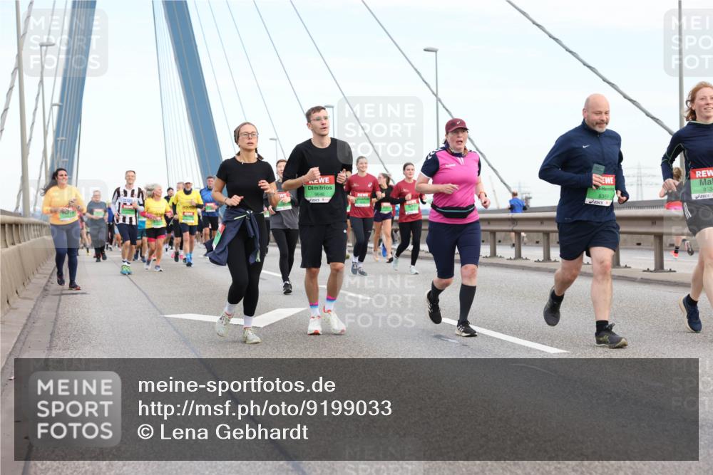 03.10.2025 - Köhlbrandbrückenlauf Lena Gebhardt http://msf.ph/oto/9199033 03.10.2025 15:36:54 Position 1 8534, 9648, 8359 meine-sportfotos.de