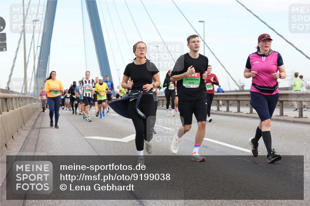 03.10.2025 - Köhlbrandbrückenlauf Lena Gebhardt http://msf.ph/oto/9199038 03.10.2025 15:36:55 Position 1 9648 meine-sportfotos.de