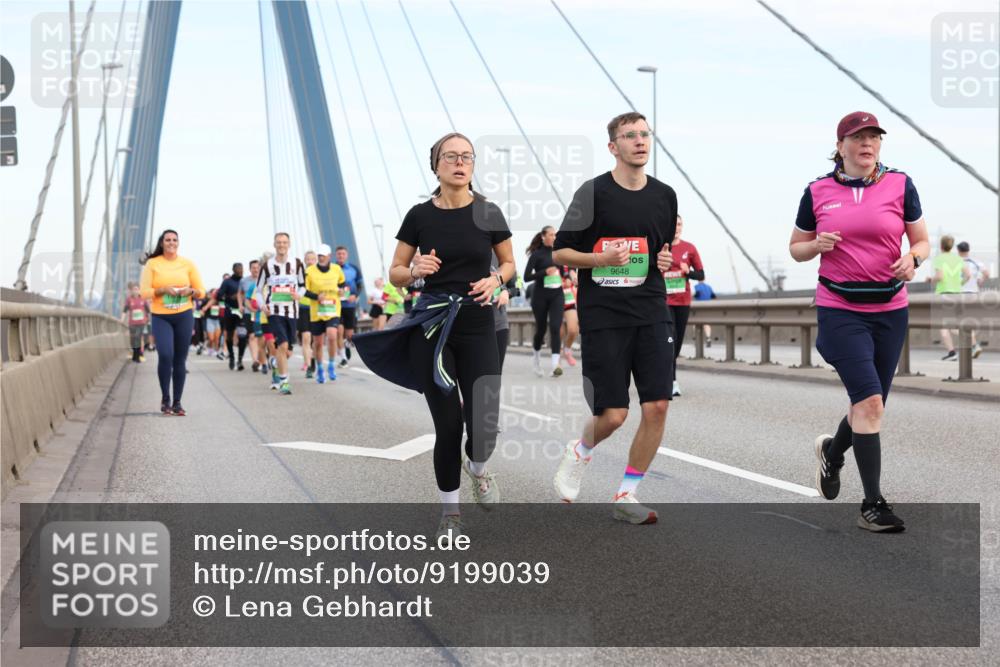 03.10.2025 - Köhlbrandbrückenlauf Lena Gebhardt http://msf.ph/oto/9199039 03.10.2025 15:36:55 Position 1 9648 meine-sportfotos.de