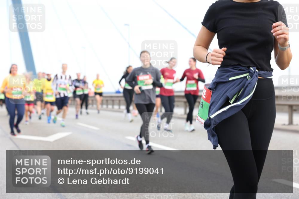 03.10.2025 - Köhlbrandbrückenlauf Lena Gebhardt http://msf.ph/oto/9199041 03.10.2025 15:36:57 Position 1  meine-sportfotos.de