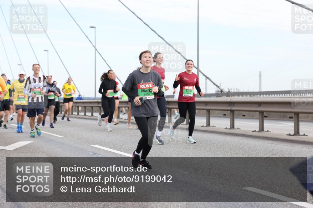 03.10.2025 - Köhlbrandbrückenlauf Lena Gebhardt http://msf.ph/oto/9199042 03.10.2025 15:36:57 Position 1 8234 meine-sportfotos.de