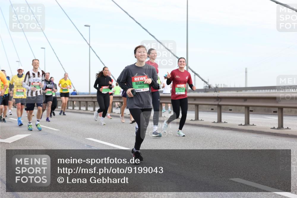 03.10.2025 - Köhlbrandbrückenlauf Lena Gebhardt http://msf.ph/oto/9199043 03.10.2025 15:36:58 Position 1 8234, 8264 meine-sportfotos.de