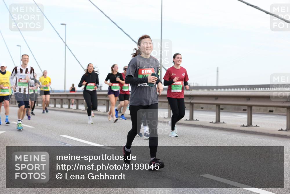 03.10.2025 - Köhlbrandbrückenlauf Lena Gebhardt http://msf.ph/oto/9199045 03.10.2025 15:36:58 Position 1  meine-sportfotos.de