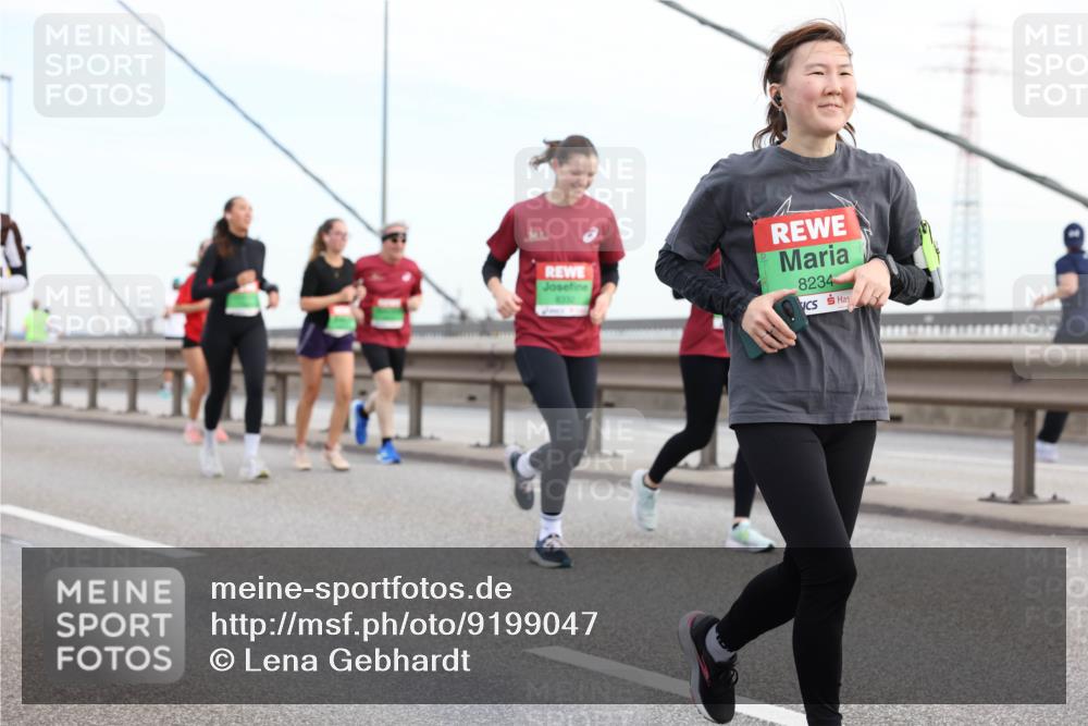 03.10.2025 - Köhlbrandbrückenlauf Lena Gebhardt http://msf.ph/oto/9199047 03.10.2025 15:36:59 Position 1 8234 meine-sportfotos.de
