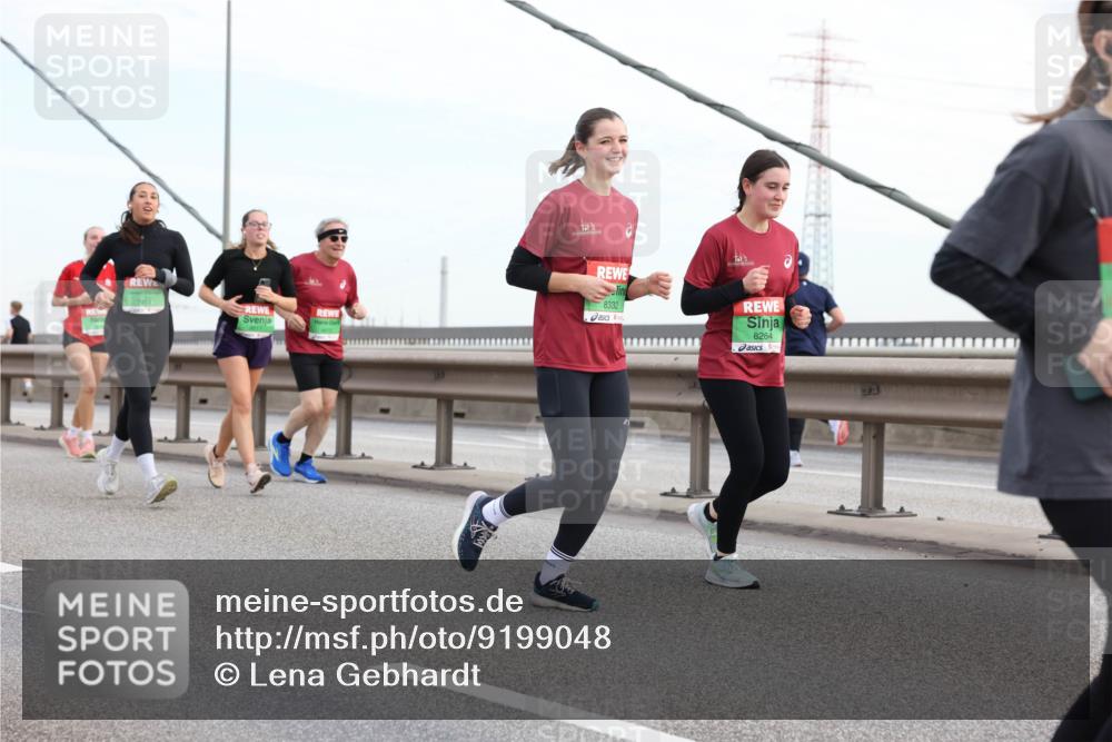 03.10.2025 - Köhlbrandbrückenlauf Lena Gebhardt http://msf.ph/oto/9199048 03.10.2025 15:36:59 Position 1 8332, 8264 meine-sportfotos.de