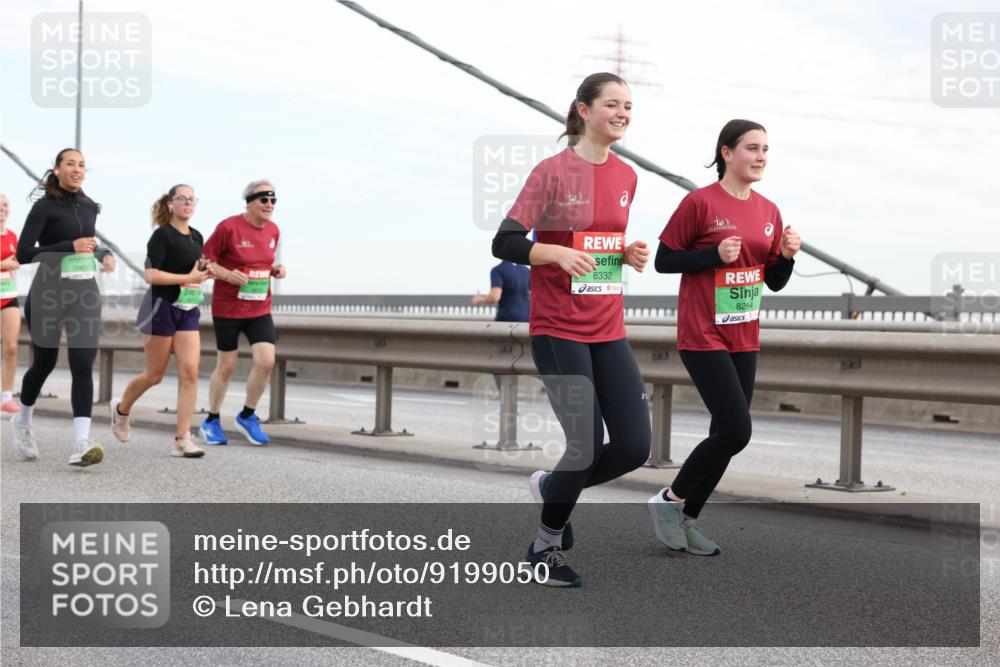 03.10.2025 - Köhlbrandbrückenlauf Lena Gebhardt http://msf.ph/oto/9199050 03.10.2025 15:37:00 Position 1 8332, 8264 meine-sportfotos.de