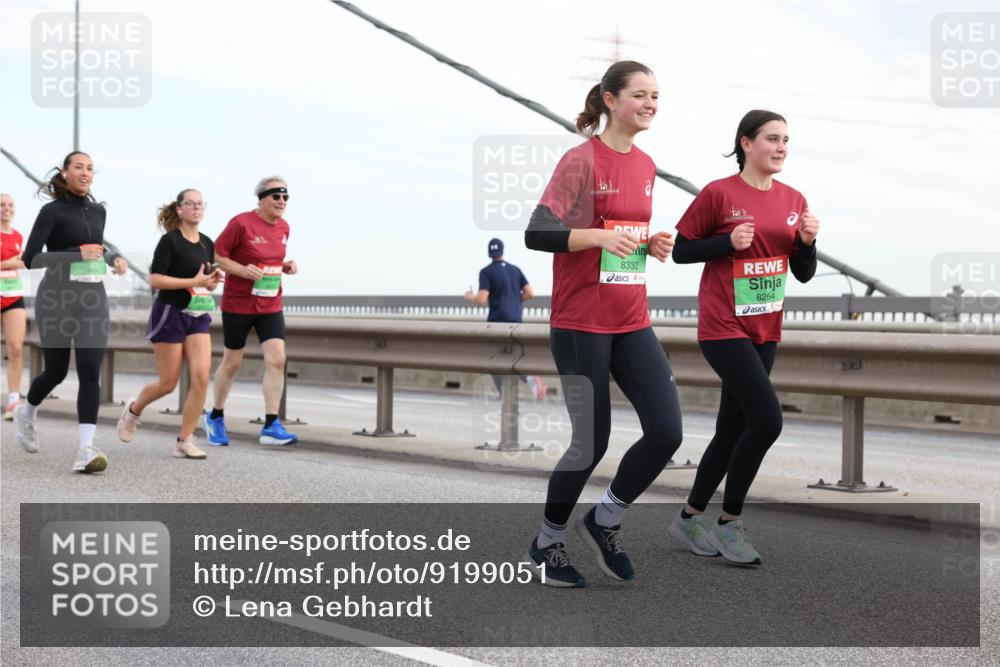 03.10.2025 - Köhlbrandbrückenlauf Lena Gebhardt http://msf.ph/oto/9199051 03.10.2025 15:37:00 Position 1 8332, 8264 meine-sportfotos.de