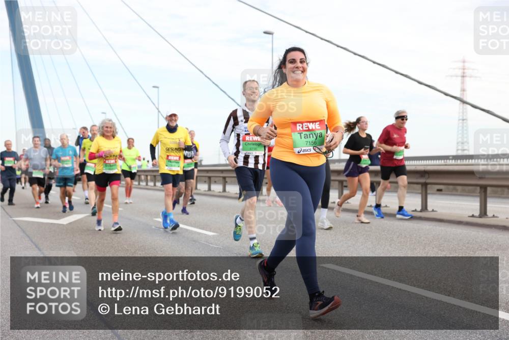 03.10.2025 - Köhlbrandbrückenlauf Lena Gebhardt http://msf.ph/oto/9199052 03.10.2025 15:37:01 Position 1 8736, 7156 meine-sportfotos.de