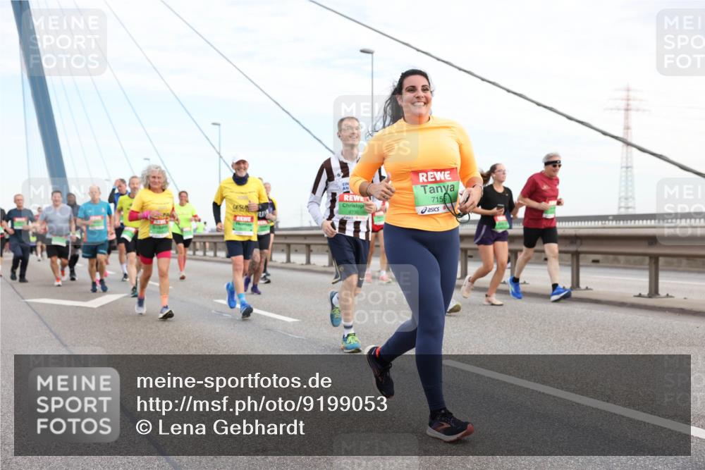 03.10.2025 - Köhlbrandbrückenlauf Lena Gebhardt http://msf.ph/oto/9199053 03.10.2025 15:37:01 Position 1 8736, 7156 meine-sportfotos.de