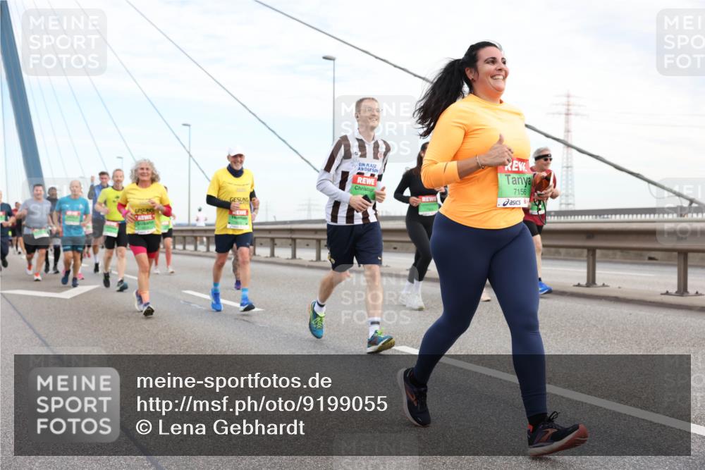 03.10.2025 - Köhlbrandbrückenlauf Lena Gebhardt http://msf.ph/oto/9199055 03.10.2025 15:37:01 Position 1 7156 meine-sportfotos.de