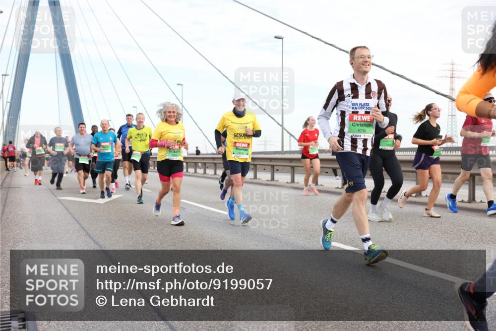 03.10.2025 - Köhlbrandbrückenlauf Lena Gebhardt http://msf.ph/oto/9199057 03.10.2025 15:37:01 Position 1 2025, 2029, 8736 meine-sportfotos.de