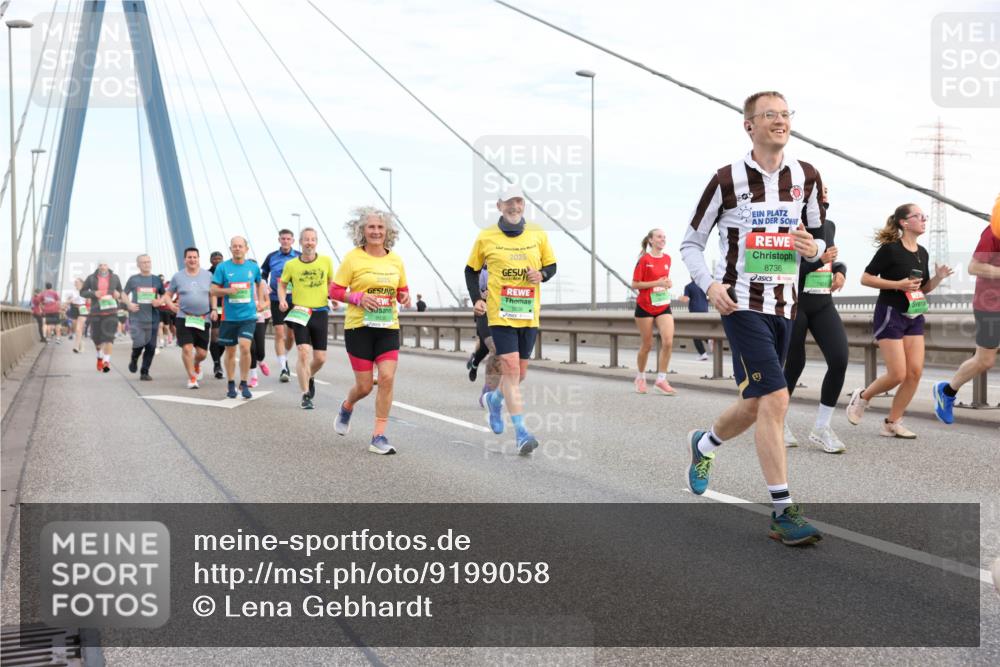 03.10.2025 - Köhlbrandbrückenlauf Lena Gebhardt http://msf.ph/oto/9199058 03.10.2025 15:37:01 Position 1 2025, 047, 9535, 8736 meine-sportfotos.de