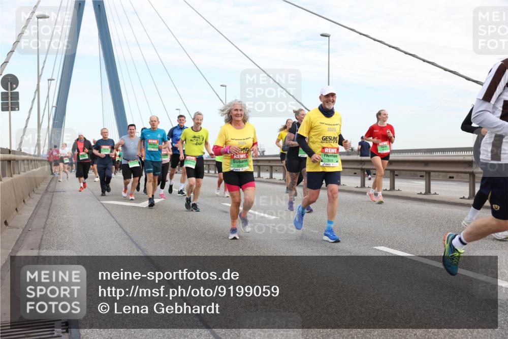 03.10.2025 - Köhlbrandbrückenlauf Lena Gebhardt http://msf.ph/oto/9199059 03.10.2025 15:37:02 Position 1 2025, 9535, 2025, 9536 meine-sportfotos.de