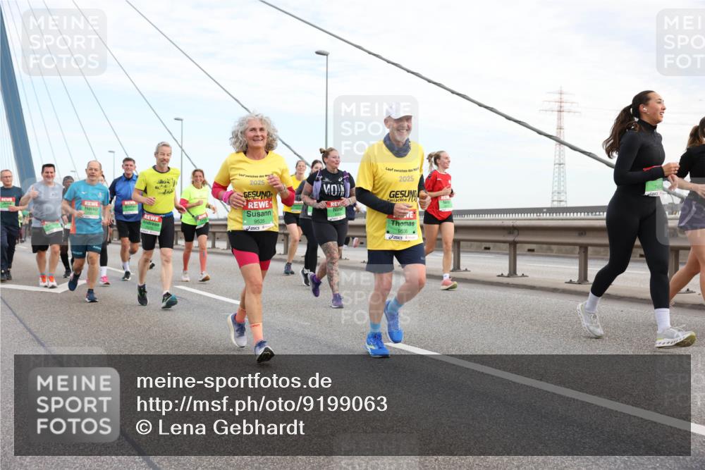 03.10.2025 - Köhlbrandbrückenlauf Lena Gebhardt http://msf.ph/oto/9199063 03.10.2025 15:37:02 Position 1 2025, 9535, 2025, 9536 meine-sportfotos.de