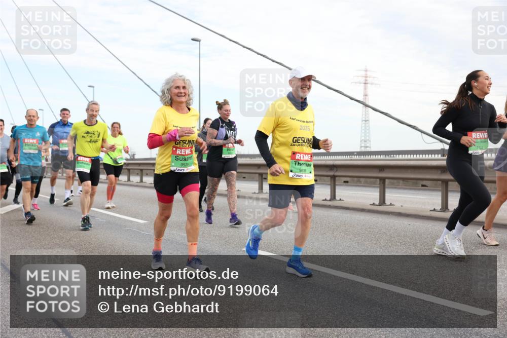 03.10.2025 - Köhlbrandbrückenlauf Lena Gebhardt http://msf.ph/oto/9199064 03.10.2025 15:37:03 Position 1 9535, 2025, 9536, 7464 meine-sportfotos.de