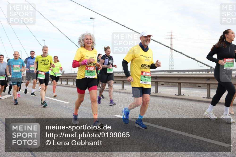 03.10.2025 - Köhlbrandbrückenlauf Lena Gebhardt http://msf.ph/oto/9199065 03.10.2025 15:37:03 Position 1 7675, 9535, 2025, 9536, 7464 meine-sportfotos.de