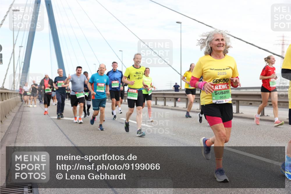 03.10.2025 - Köhlbrandbrückenlauf Lena Gebhardt http://msf.ph/oto/9199066 03.10.2025 15:37:03 Position 1 2025, 9535 meine-sportfotos.de