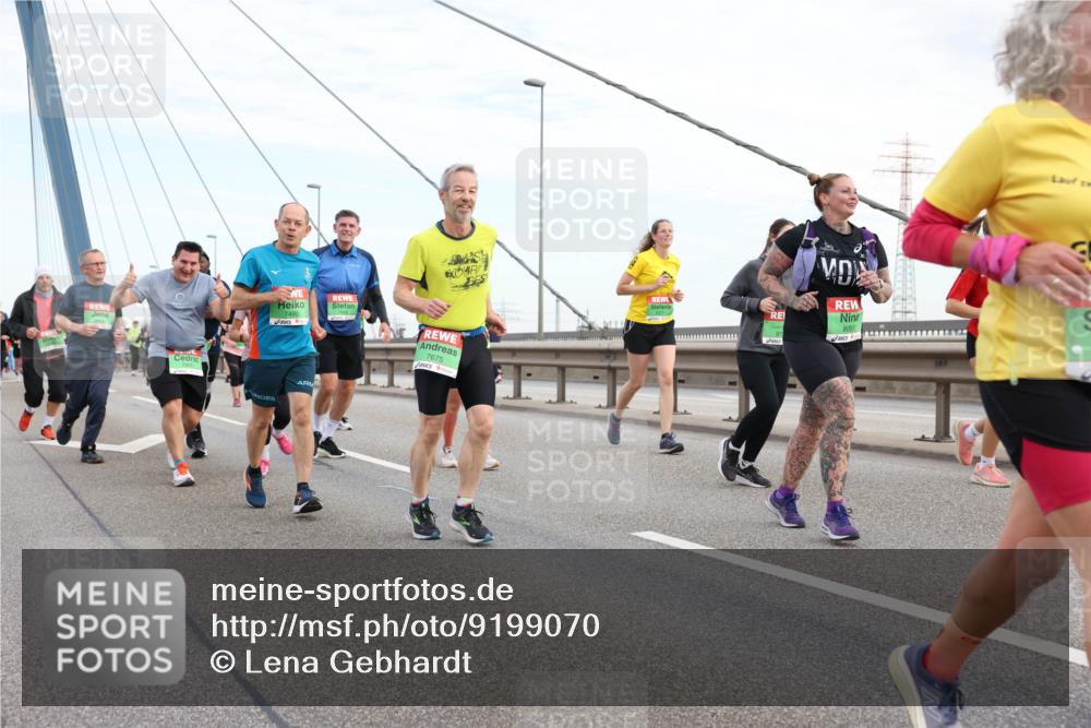03.10.2025 - Köhlbrandbrückenlauf Lena Gebhardt http://msf.ph/oto/9199070 03.10.2025 15:37:04 Position 1 7490, 7675, 8053 meine-sportfotos.de