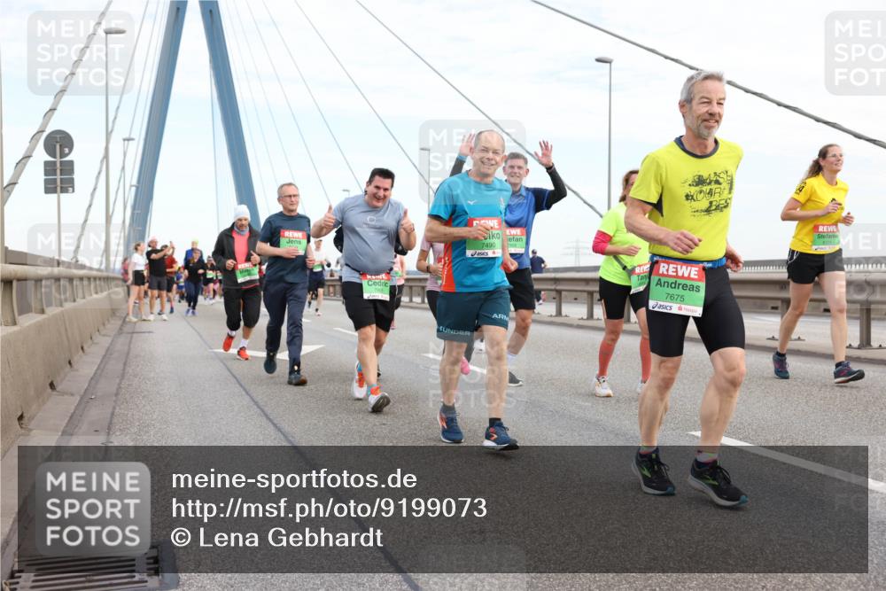 03.10.2025 - Köhlbrandbrückenlauf Lena Gebhardt http://msf.ph/oto/9199073 03.10.2025 15:37:04 Position 1 7490, 7675, 8371 meine-sportfotos.de