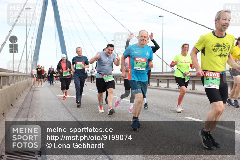 03.10.2025 - Köhlbrandbrückenlauf Lena Gebhardt http://msf.ph/oto/9199074 03.10.2025 15:37:05 Position 1 7905, 7490, 7675 meine-sportfotos.de