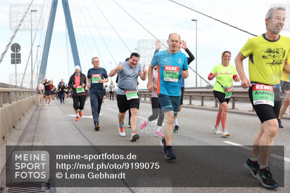 03.10.2025 - Köhlbrandbrückenlauf Lena Gebhardt http://msf.ph/oto/9199075 03.10.2025 15:37:05 Position 1 7905, 7490, 7675 meine-sportfotos.de