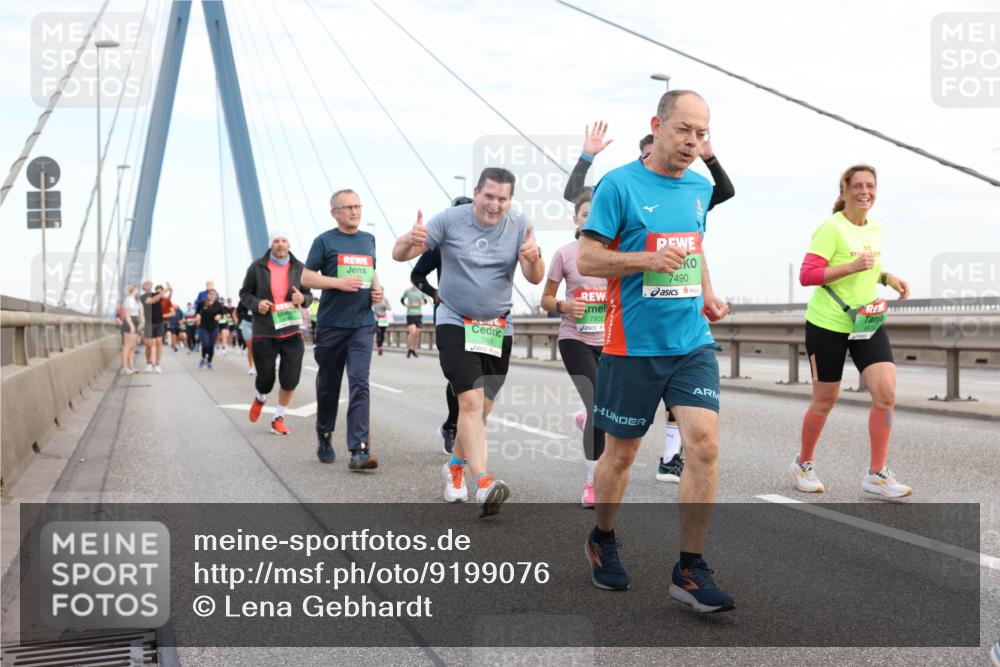 03.10.2025 - Köhlbrandbrückenlauf Lena Gebhardt http://msf.ph/oto/9199076 03.10.2025 15:37:05 Position 1 7900, 7905, 7490, 16 meine-sportfotos.de