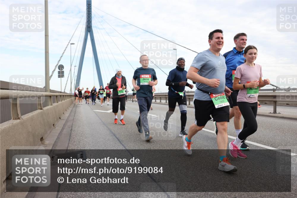 03.10.2025 - Köhlbrandbrückenlauf Lena Gebhardt http://msf.ph/oto/9199084 03.10.2025 15:37:06 Position 1 9478, 7900, 7905 meine-sportfotos.de