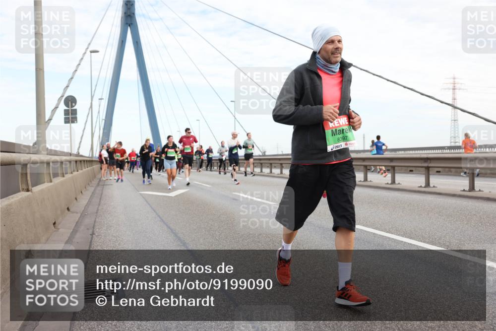 03.10.2025 - Köhlbrandbrückenlauf Lena Gebhardt http://msf.ph/oto/9199090 03.10.2025 15:37:08 Position 1 8397 meine-sportfotos.de