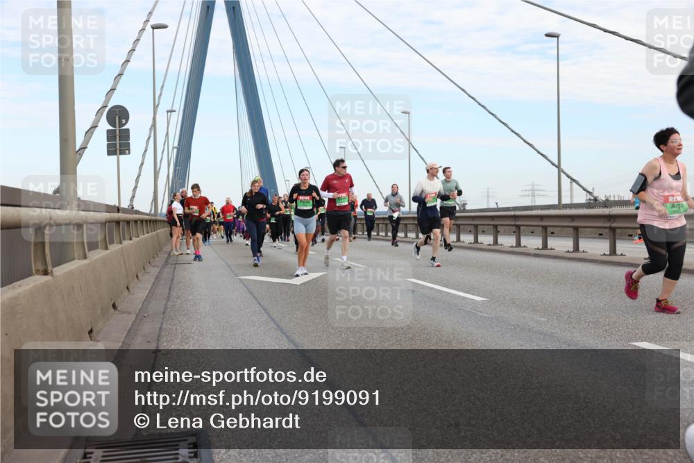 03.10.2025 - Köhlbrandbrückenlauf Lena Gebhardt http://msf.ph/oto/9199091 03.10.2025 15:37:08 Position 1 8337 meine-sportfotos.de