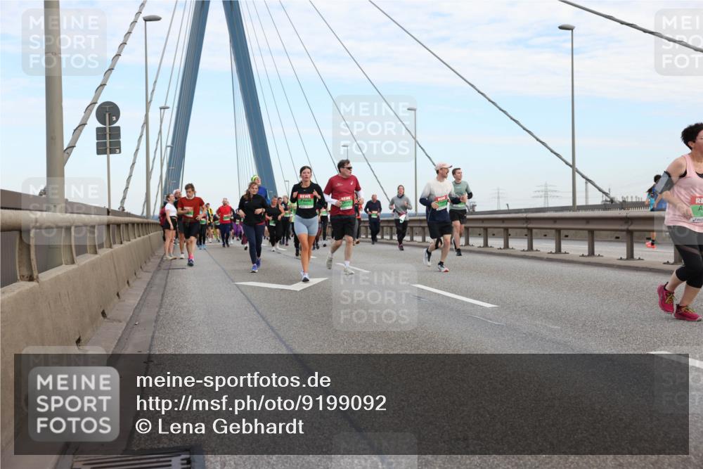 03.10.2025 - Köhlbrandbrückenlauf Lena Gebhardt http://msf.ph/oto/9199092 03.10.2025 15:37:08 Position 1  meine-sportfotos.de