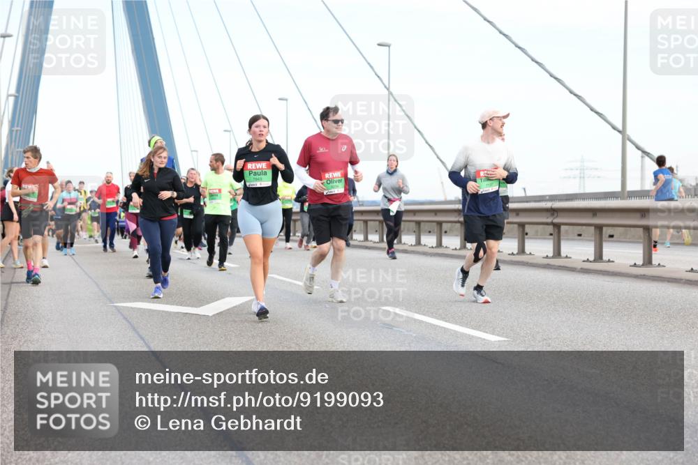 03.10.2025 - Köhlbrandbrückenlauf Lena Gebhardt http://msf.ph/oto/9199093 03.10.2025 15:37:09 Position 1 7943 meine-sportfotos.de