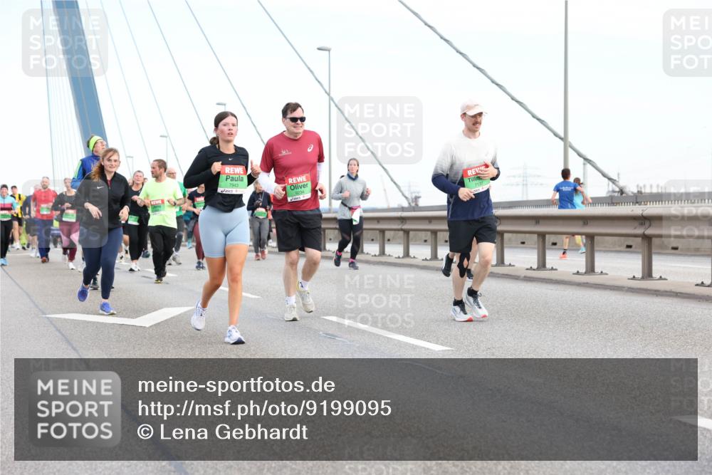 03.10.2025 - Köhlbrandbrückenlauf Lena Gebhardt http://msf.ph/oto/9199095 03.10.2025 15:37:09 Position 1 7943, 9234, 7137 meine-sportfotos.de