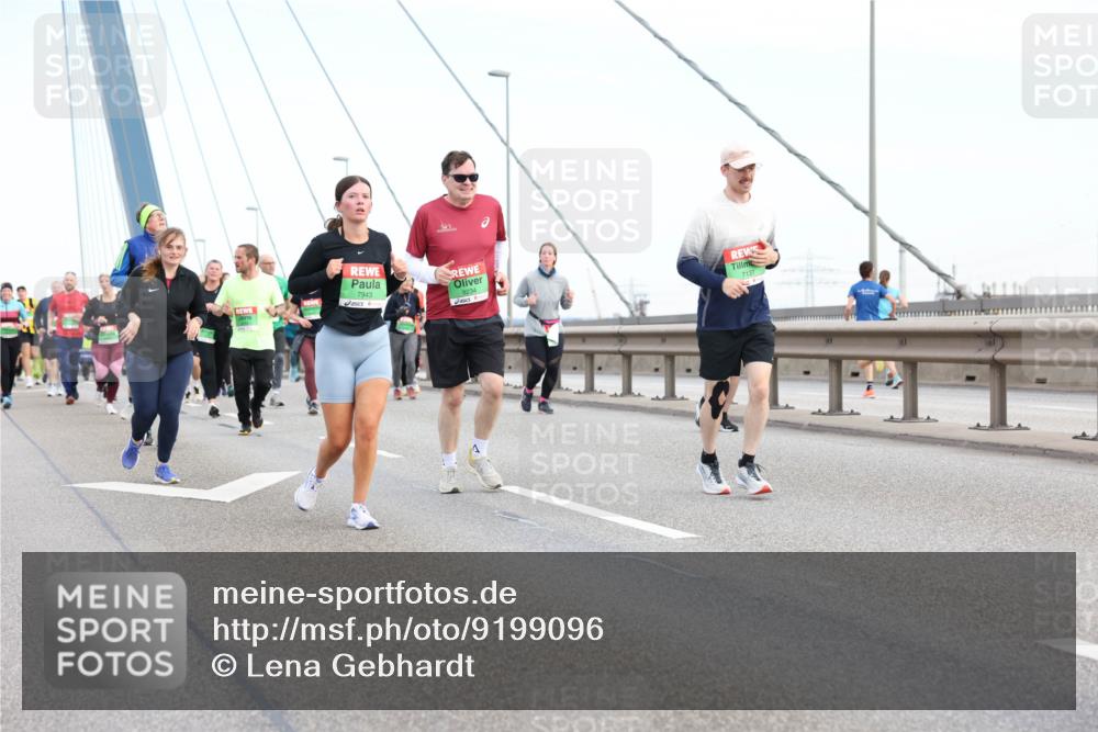 03.10.2025 - Köhlbrandbrückenlauf Lena Gebhardt http://msf.ph/oto/9199096 03.10.2025 15:37:10 Position 1 7943, 9234, 7137 meine-sportfotos.de