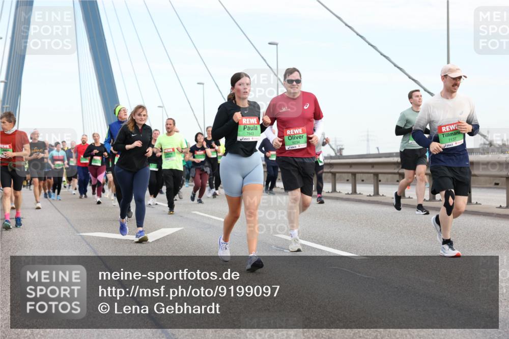 03.10.2025 - Köhlbrandbrückenlauf Lena Gebhardt http://msf.ph/oto/9199097 03.10.2025 15:37:10 Position 1 7943, 9234, 7137 meine-sportfotos.de
