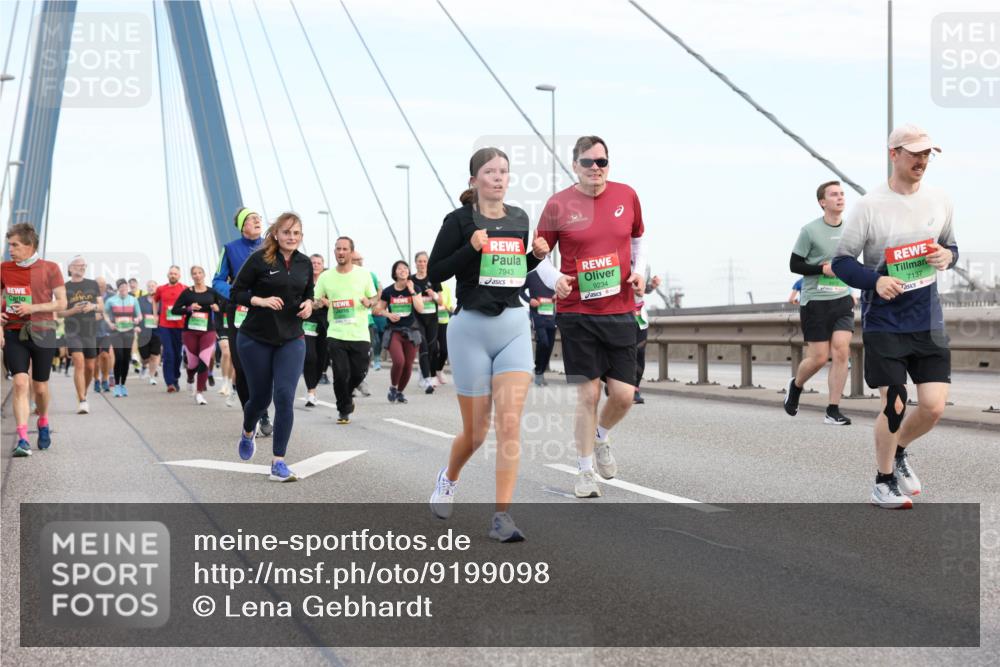 03.10.2025 - Köhlbrandbrückenlauf Lena Gebhardt http://msf.ph/oto/9199098 03.10.2025 15:37:10 Position 1 7943, 9234, 7137 meine-sportfotos.de