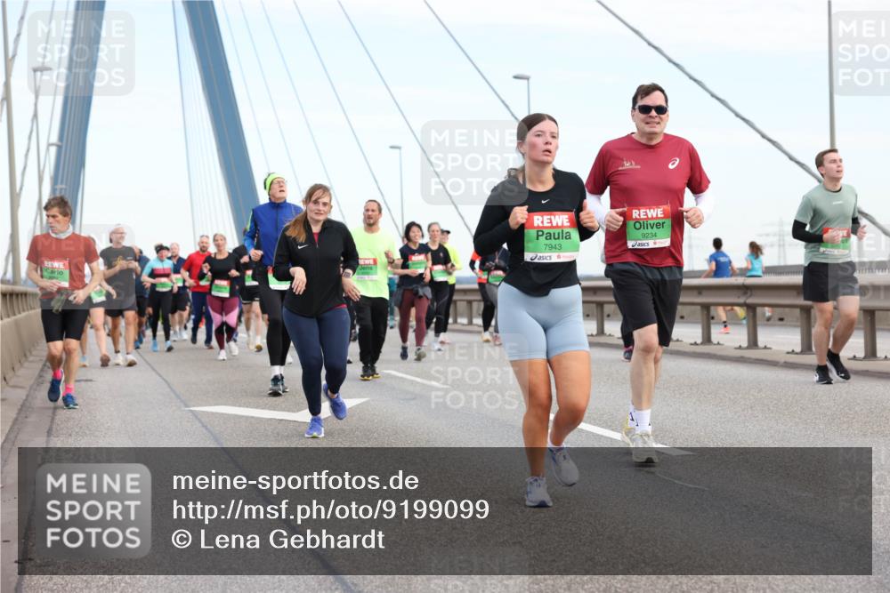 03.10.2025 - Köhlbrandbrückenlauf Lena Gebhardt http://msf.ph/oto/9199099 03.10.2025 15:37:11 Position 1 9234, 7943 meine-sportfotos.de