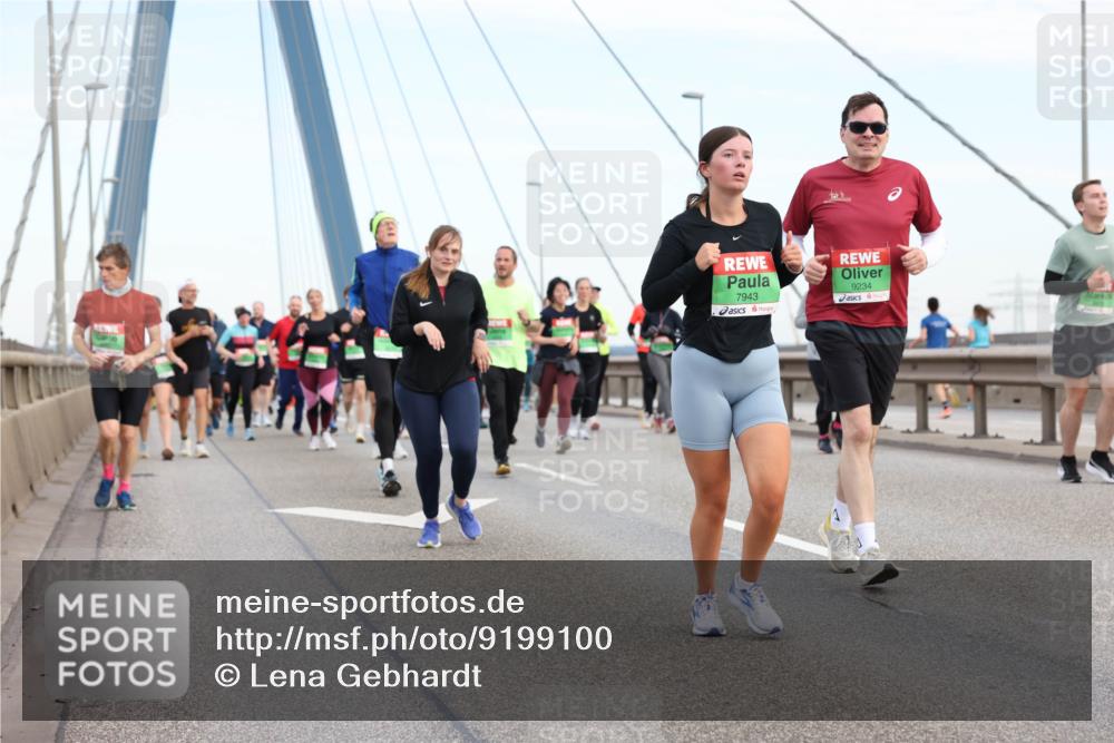 03.10.2025 - Köhlbrandbrückenlauf Lena Gebhardt http://msf.ph/oto/9199100 03.10.2025 15:37:11 Position 1 7943, 9234 meine-sportfotos.de