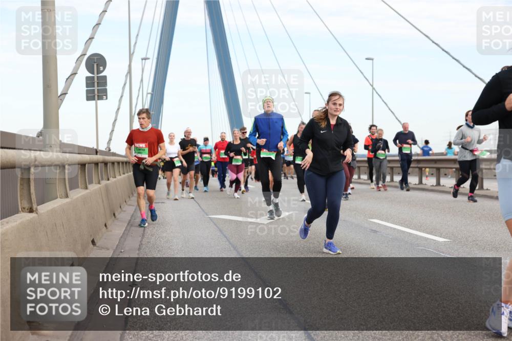 03.10.2025 - Köhlbrandbrückenlauf Lena Gebhardt http://msf.ph/oto/9199102 03.10.2025 15:37:12 Position 1  meine-sportfotos.de