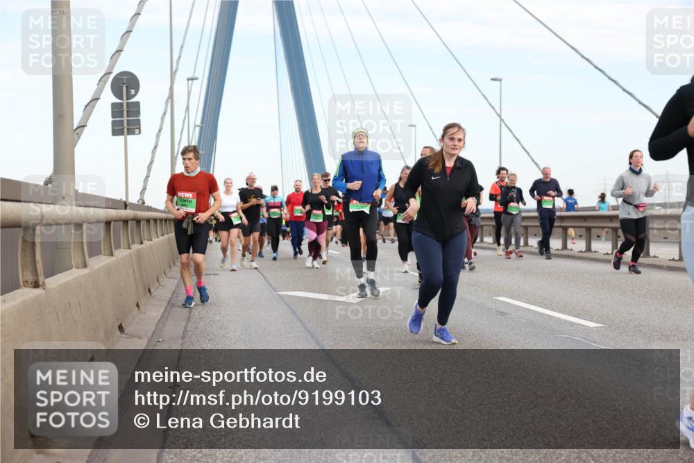 03.10.2025 - Köhlbrandbrückenlauf Lena Gebhardt http://msf.ph/oto/9199103 03.10.2025 15:37:12 Position 1  meine-sportfotos.de