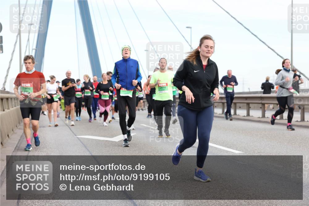 03.10.2025 - Köhlbrandbrückenlauf Lena Gebhardt http://msf.ph/oto/9199105 03.10.2025 15:37:12 Position 1  meine-sportfotos.de