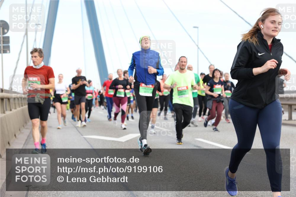 03.10.2025 - Köhlbrandbrückenlauf Lena Gebhardt http://msf.ph/oto/9199106 03.10.2025 15:37:13 Position 1  meine-sportfotos.de