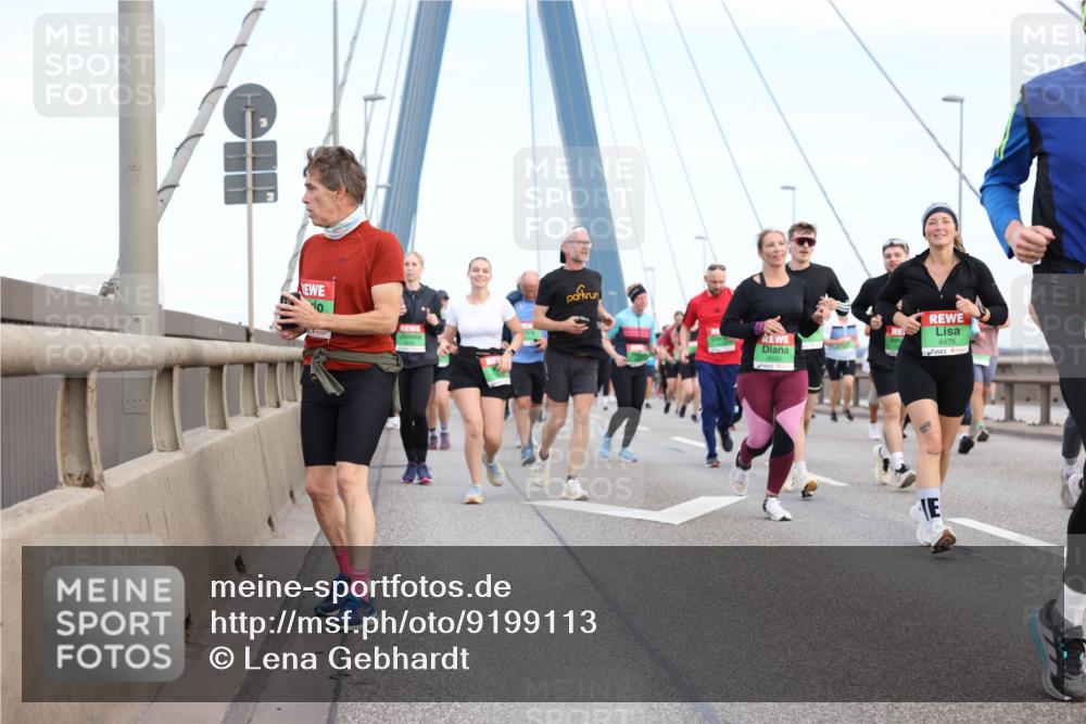 03.10.2025 - Köhlbrandbrückenlauf Lena Gebhardt http://msf.ph/oto/9199113 03.10.2025 15:37:15 Position 1 8683, 8479 meine-sportfotos.de