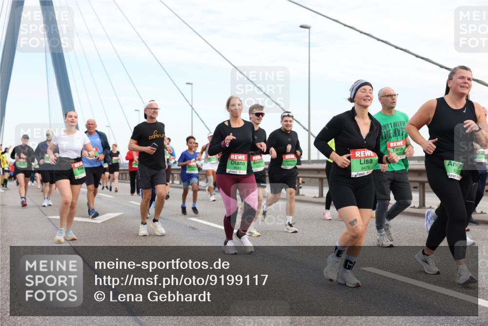 03.10.2025 - Köhlbrandbrückenlauf Lena Gebhardt http://msf.ph/oto/9199117 03.10.2025 15:37:17 Position 1 8683, 8479, 8328 meine-sportfotos.de