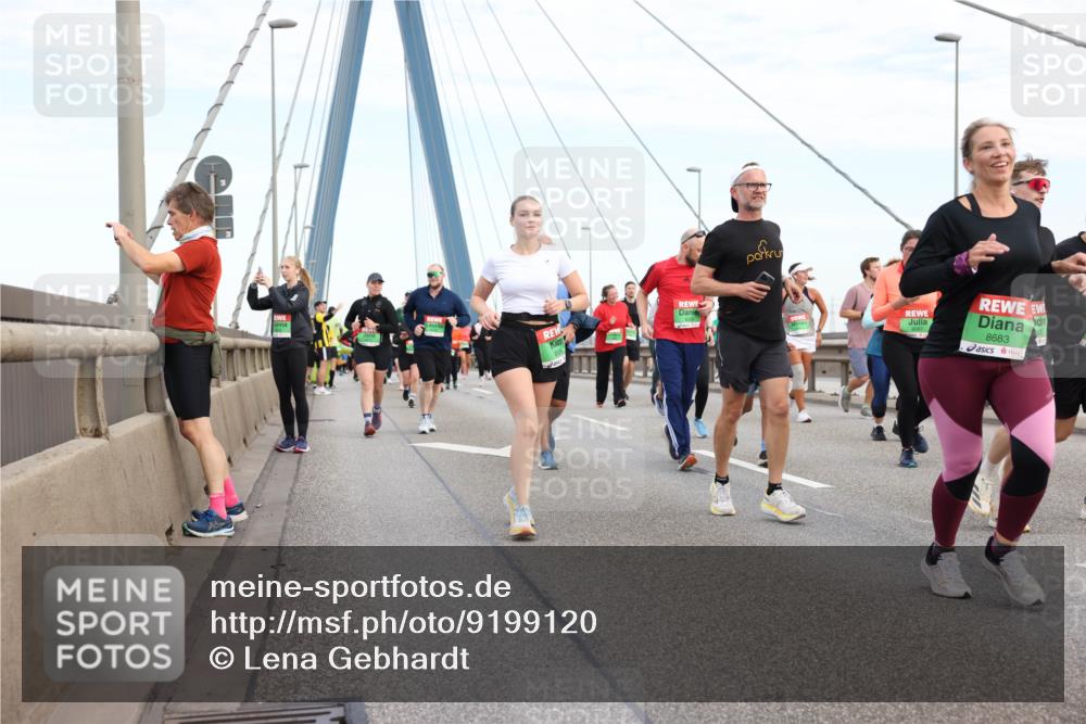 03.10.2025 - Köhlbrandbrückenlauf Lena Gebhardt http://msf.ph/oto/9199120 03.10.2025 15:37:17 Position 1 8683 meine-sportfotos.de
