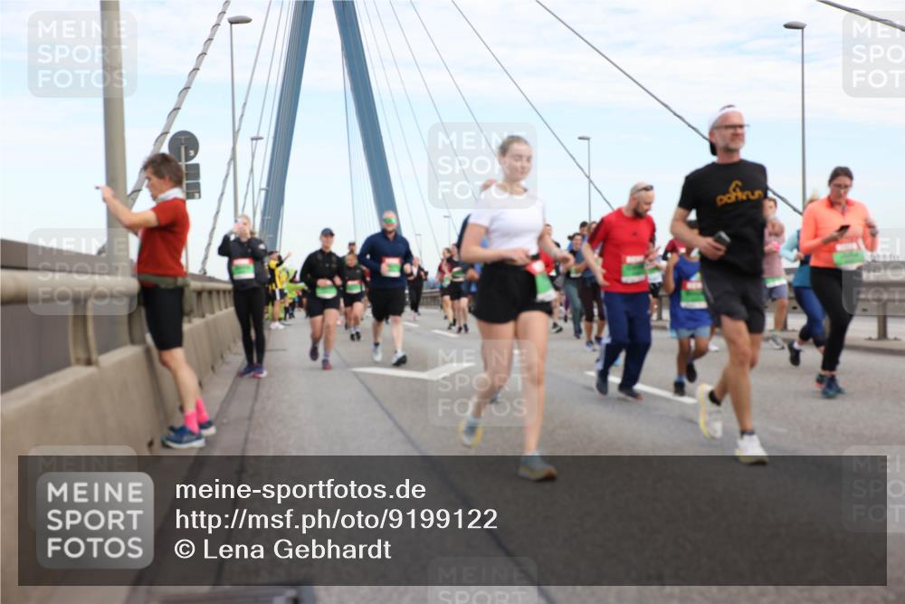 03.10.2025 - Köhlbrandbrückenlauf Lena Gebhardt http://msf.ph/oto/9199122 03.10.2025 15:37:18 Position 1  meine-sportfotos.de