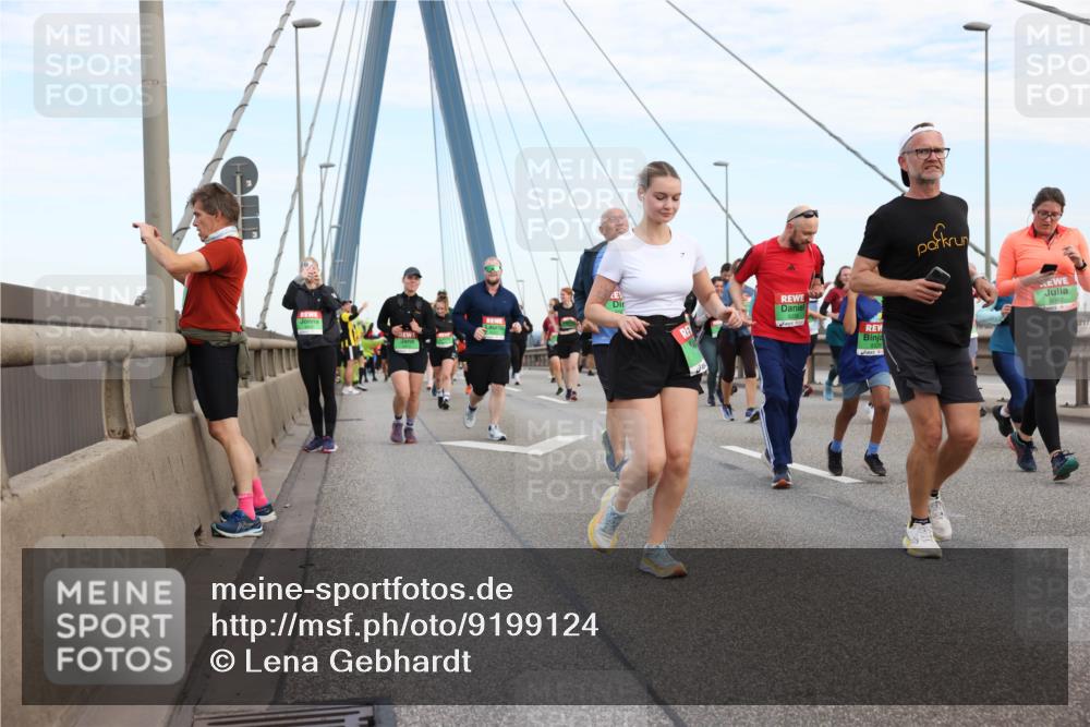 03.10.2025 - Köhlbrandbrückenlauf Lena Gebhardt http://msf.ph/oto/9199124 03.10.2025 15:37:18 Position 1 8329 meine-sportfotos.de