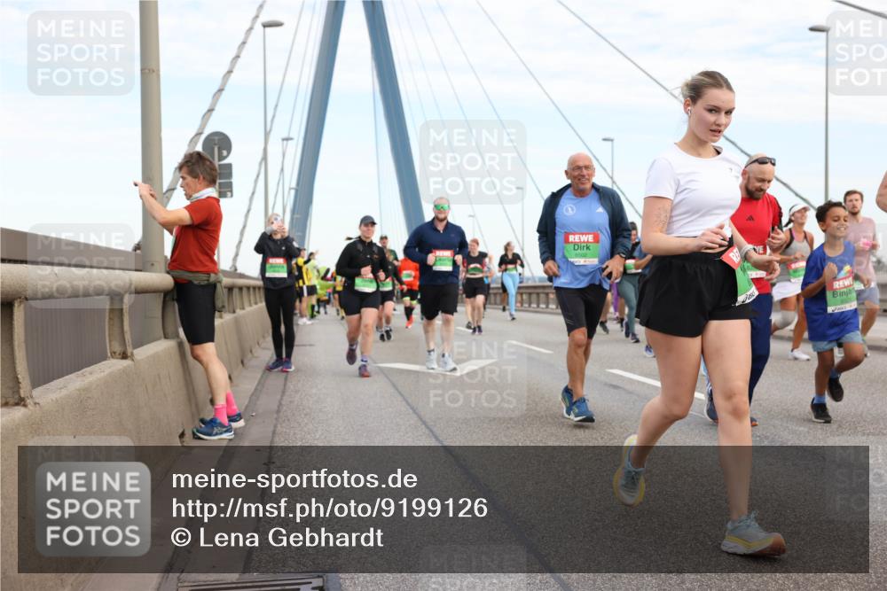 03.10.2025 - Köhlbrandbrückenlauf Lena Gebhardt http://msf.ph/oto/9199126 03.10.2025 15:37:19 Position 1  meine-sportfotos.de