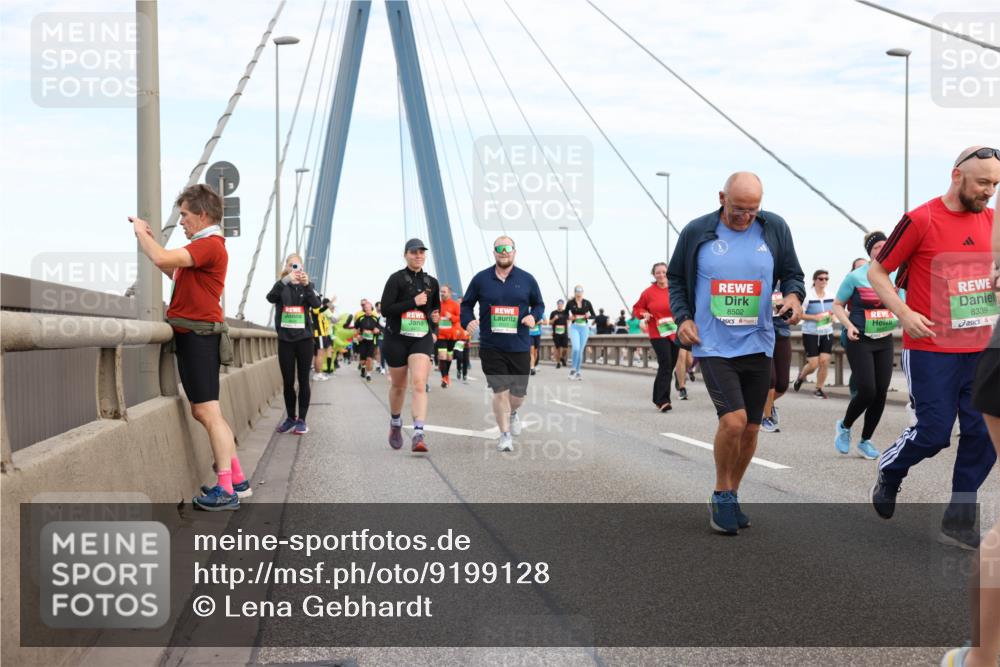 03.10.2025 - Köhlbrandbrückenlauf Lena Gebhardt http://msf.ph/oto/9199128 03.10.2025 15:37:19 Position 1 8502, 8339 meine-sportfotos.de